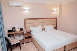 Postel nebo postele na pokoji v ubytování Hotel Resident Bishkek