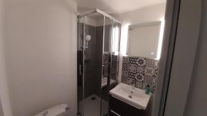 Ένα μπάνιο στο Studio 402 au 15 rue Battant à Besançon