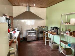 a kitchen with a stove and a counter in it at El Balcón de Sumaj in Maimará