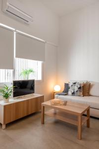 A television and/or entertainment centre at LOFT DESIGN GRANADA CENTER 2min CATHEDRAL FREE WIFI