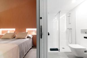 A bathroom at LOFT DESIGN GRANADA CENTER 2min CATHEDRAL FREE WIFI