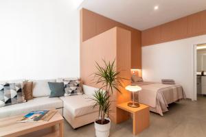 A bed or beds in a room at LOFT DESIGN GRANADA CENTER 2min CATHEDRAL FREE WIFI
