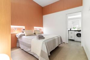 A bed or beds in a room at LOFT DESIGN GRANADA CENTER 2min CATHEDRAL FREE WIFI