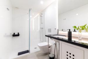 A bathroom at LOFT DESIGN GRANADA CENTER 2min CATHEDRAL FREE WIFI
