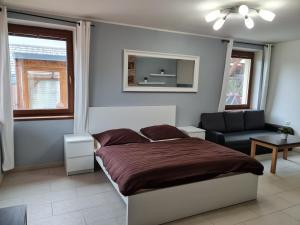 Postel nebo postele na pokoji v ubytování Vila MAX - WHIRLPOOL & BAZÉN & SAUNA