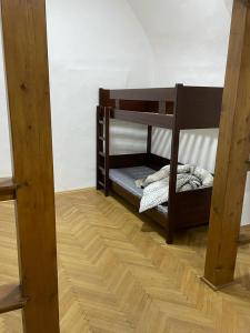 two bunk beds in a room with a wooden floor at Schlaffburg in Klosterneuburg