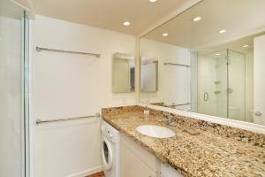 A bathroom at Standard Two Bedroom - Aspen Alps #505