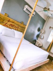 two beds in a room with a rope swing at 40 Cañones in Mahahual