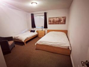 Postel nebo postele na pokoji v ubytování Bear Creek Suite