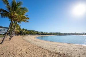 Foto sihtkohas Airlie Beach asuva majutusasutuse Ocean View 33A Studio Pool Ocean View WIFI galeriist