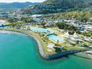 Foto sihtkohas Airlie Beach asuva majutusasutuse Ocean View 33A Studio Pool Ocean View WIFI galeriist