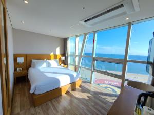 Postel nebo postele na pokoji v ubytování MS Hotel Haeundae + 37 fotografií