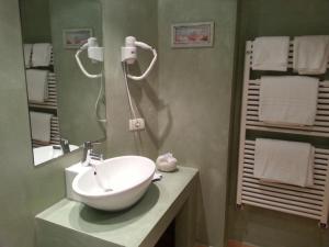 Koupelna v ubytování B&B Corte Frisonai