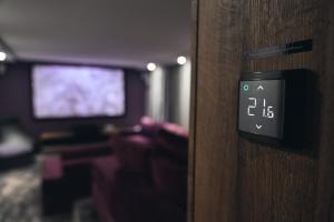 Televízia a/alebo spoločenská miestnosť v ubytovaní Chalet Amadeus