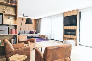 Televízia a/alebo spoločenská miestnosť v ubytovaní Chalet Amadeus