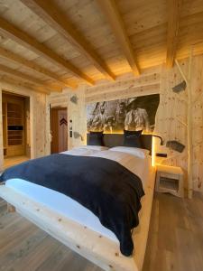 Ένα ή περισσότερα κρεβάτια σε δωμάτιο στο Hotel Dosses