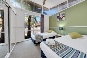 A bed or beds in a room at Ingenia Holidays Avina
