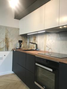 Kuchyňa alebo kuchynka v ubytovaní Garden Apartment Self Check-in - Bezkluczowy Dostęp w 10 minut o każdej porze
