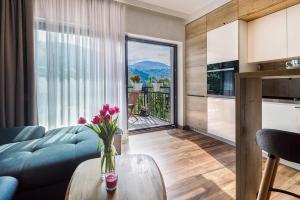 Kuchyňa alebo kuchynka v ubytovaní SPA Apartament Jenny Ski&Fun widok na Skrzyczne i skocznię "Skalite"