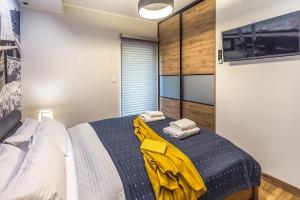 Posteľ alebo postele v izbe v ubytovaní SPA Apartament Jenny Ski&Fun widok na Skrzyczne i skocznię "Skalite"