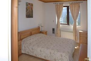 
A bed or beds in a room at Pearl Spa Apartments Pamporovo
