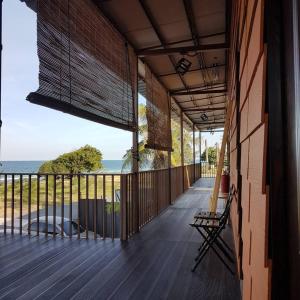 Un balcon sau o terasă la The Retreat Tanjung Jara