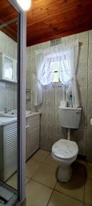 A bathroom at Cozy Cottage +/- 500m from the beach