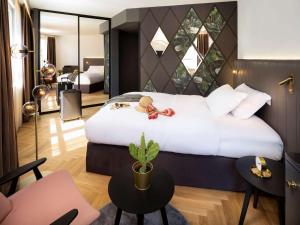 Postel nebo postele na pokoji v ubytování Hotel Am Konzerthaus - MGallery Collection
