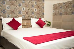 Postel nebo postele na pokoji v ubytování Hotel Ganesh Palace