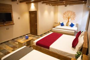 Postel nebo postele na pokoji v ubytování Hotel Ganesh Palace