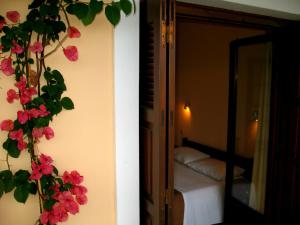 A bathroom at Pagaseon Rooms and Apartments