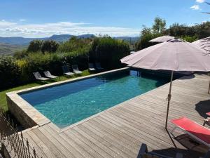 B&B Maison des Etoiles Chambre d'hôtes Adult Only内部或周边的泳池
