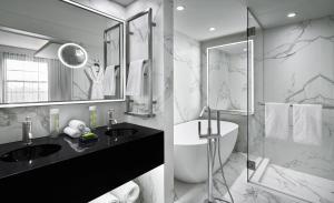 Salle de bains dans l'établissement Hotel Washington