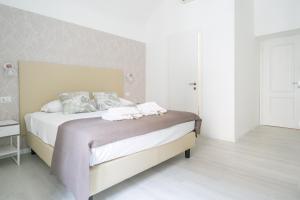 Posteľ alebo postele v izbe v ubytovaní White Candia Guesthouse