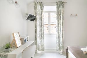 Televízia a/alebo spoločenská miestnosť v ubytovaní White Candia Guesthouse