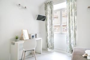Televízia a/alebo spoločenská miestnosť v ubytovaní White Candia Guesthouse