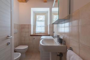 A bathroom at Villa Rosa