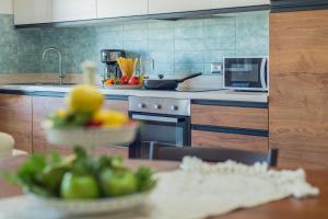 A kitchen or kitchenette at Villa Rosa