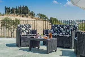 A balcony or terrace at Villa Rosa