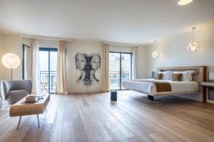 a bedroom with a bed and a drawing of two women at KASANO & Spa in Calvi