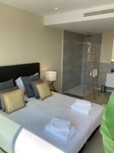 Postel nebo postele na pokoji v ubytování Luxury Penthouse Gerardo - The View Fuengirola