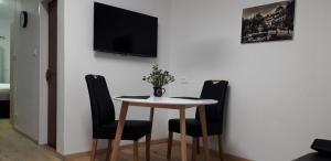 A television and/or entertainment centre at Apartment Hagen