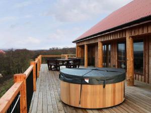 Μπαλκόνι ή βεράντα στο Red Kite & Osprey Lodges