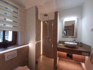 Łazienka w obiekcie Hochalmbahnen Chalets Rauris 1-09 WE2, Maislaufeldweg 1i OG