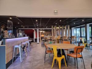 Restaurant o un lloc per menjar a ibis Pontarlier