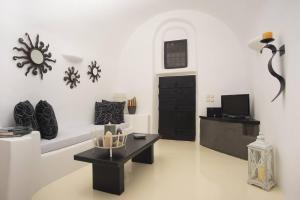 a living room with a couch and a table at Villa Orpheus Santorini in Megalochori