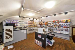a store aisle with w obiekcie Pension Galko w Czeskim Krumlovie