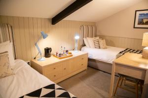 A bed or beds in a room at The White Horse Blakeney 