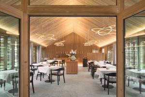 Hotel Post Andeer餐厅或其他用餐的地方