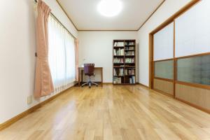 The library in the holiday home